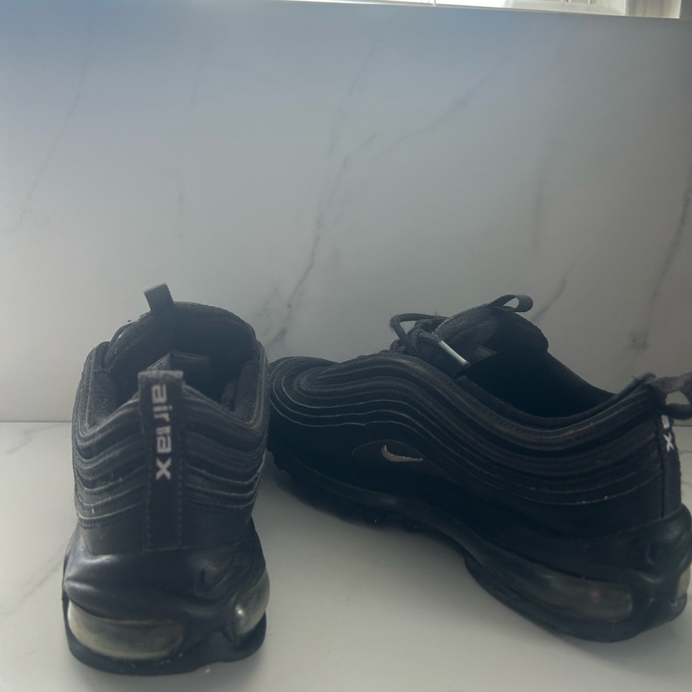 Black Nike Air Maxes - Picture 2 of 3